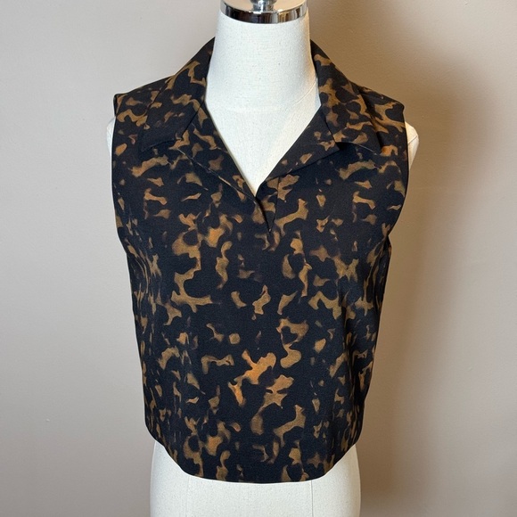 Theory Cropped Sleeveless Polo in Tortoiseshell Printed Crepe - Picture 1 of 6